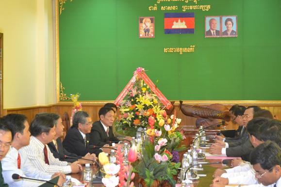 Đoàn cán bộ cấp cao tỉnh Kon Tum thăm, làm việc và chúc Tết tỉnh Ratanakiri